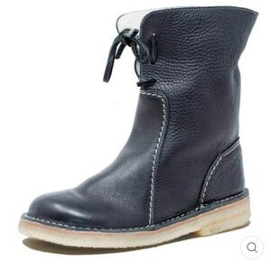 Woman’s Black Leather Boots